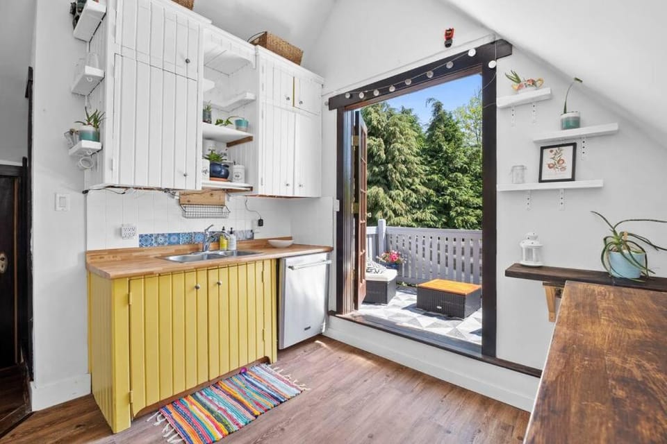 Rare find in Kitsilano! Apartment in Vancouver