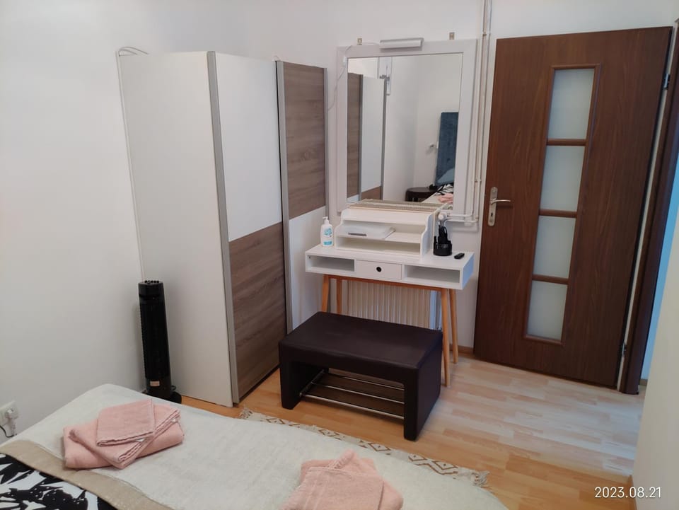 Bedroom, wardrobe