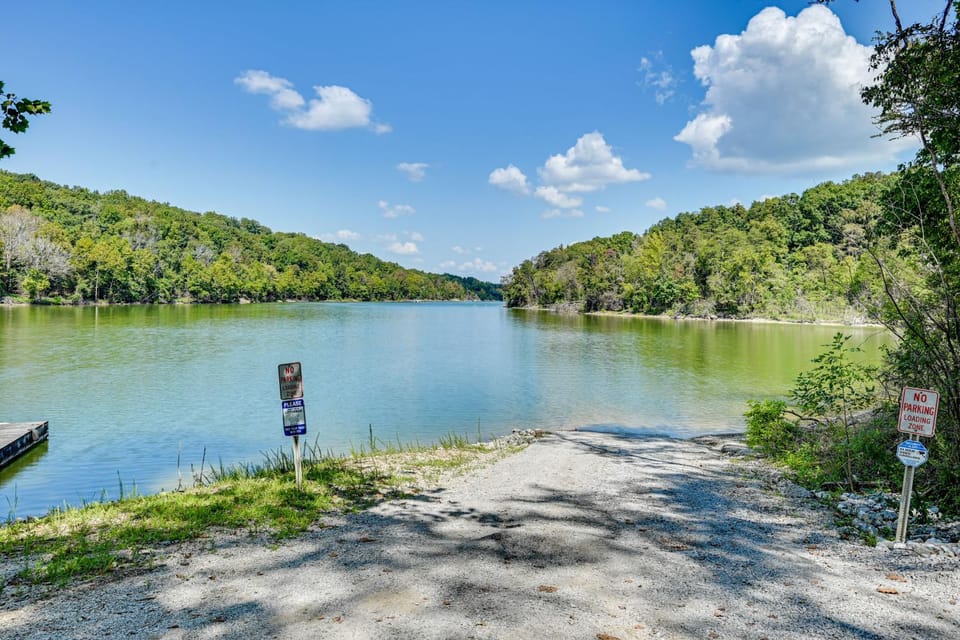 Luxe Kentucky Cabin Rental ~ 36 Mi to Mammoth Cave Cabin in Nolin Lake