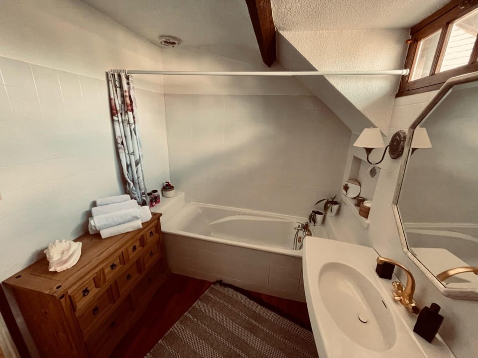 Shower, Bathroom, Bath, towels