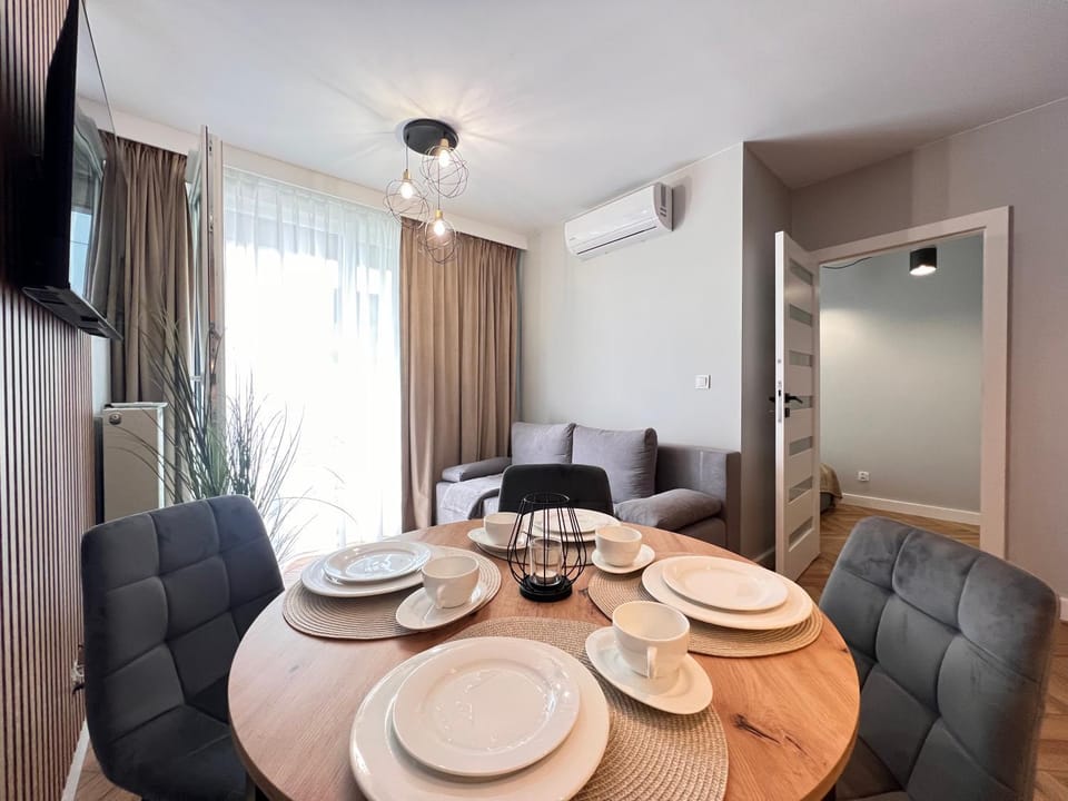 TV and multimedia, Balcony/Terrace, Living room, Seating area, Dining area, air conditioner