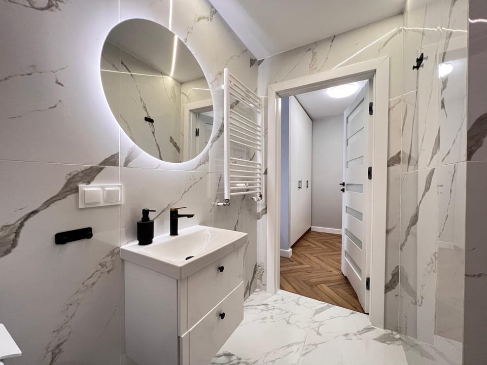 Shower, Bathroom, heating, internet, towels, washing machine