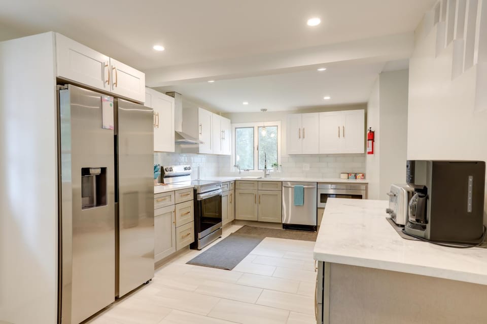 Pennington Home w/ Deck ~ 9 Mi to Princeton! House in Jersey Shore