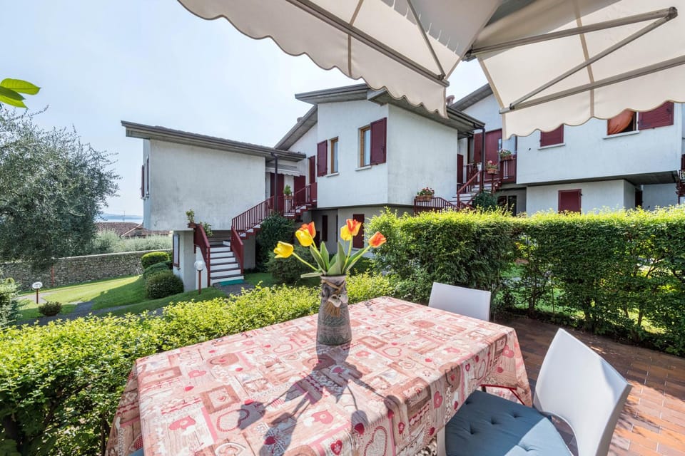 Property building, Balcony/Terrace, Living room