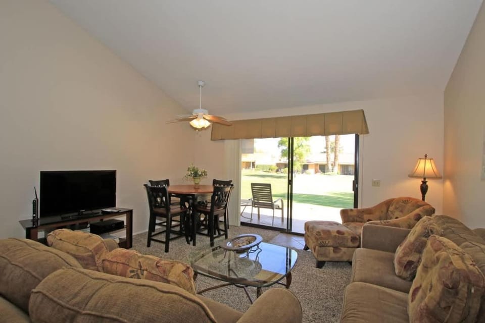 PS631 - Horse Shoe Circle - Alice Lodging House in Palm Desert