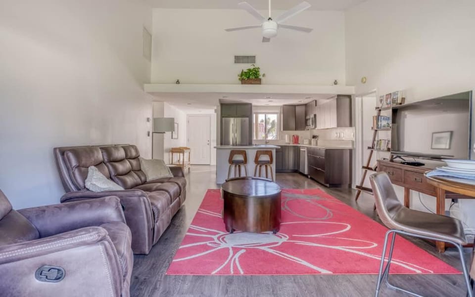 PS674 - East Island - Alice Lodging House in Palm Desert