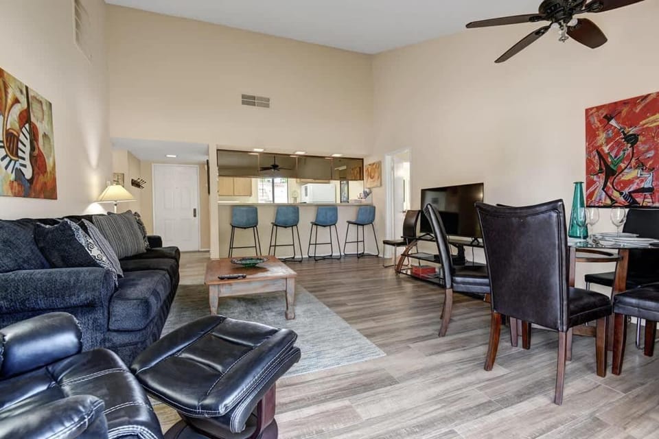 PS863 - Green Tee - Alice Lodging House in Palm Desert