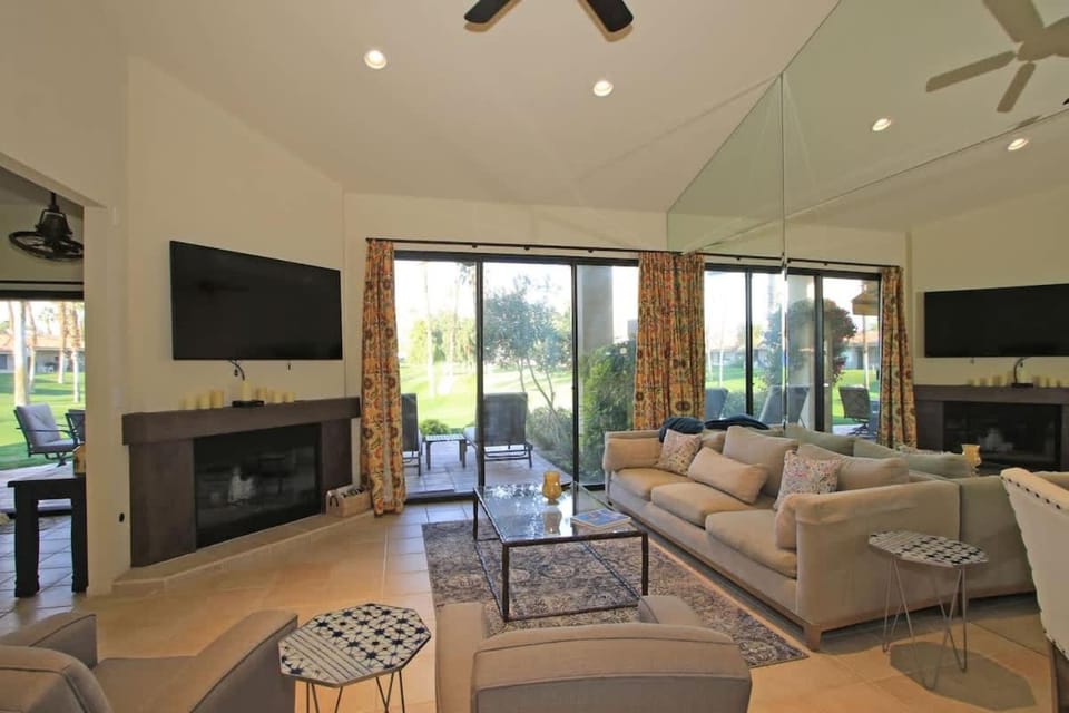 V3833 - End Drive - Alice Lodging House in Palm Desert