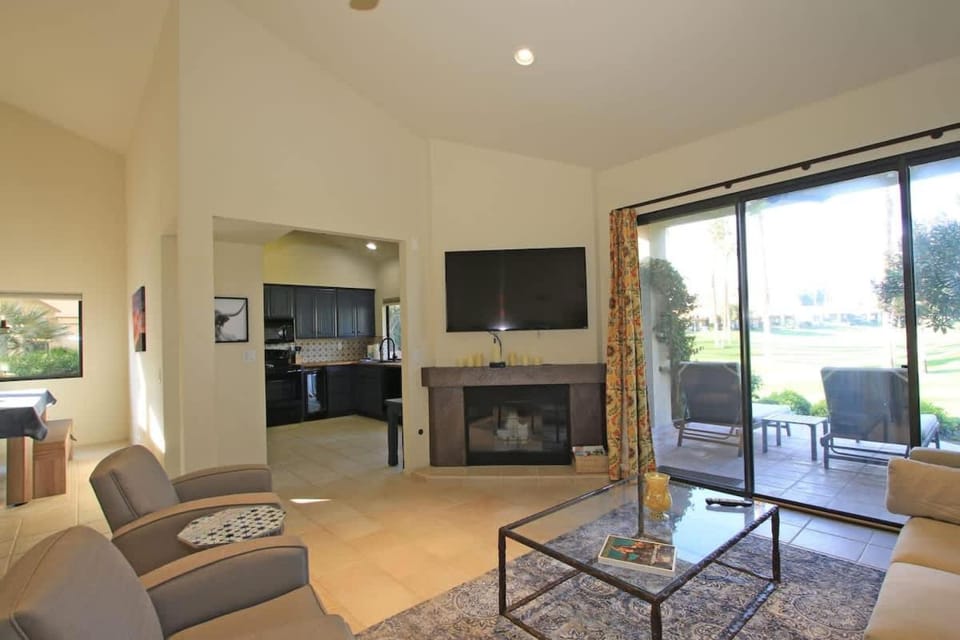 V3833 - End Drive - Alice Lodging House in Palm Desert