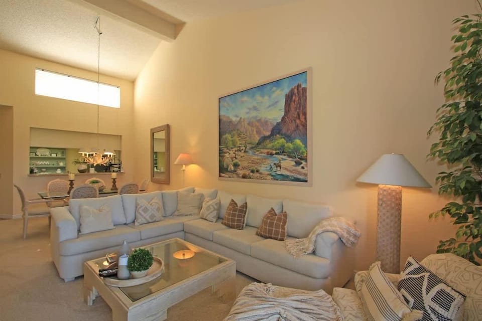 V3986 - 2 Hole Circle - Alice Lodging House in Palm Desert