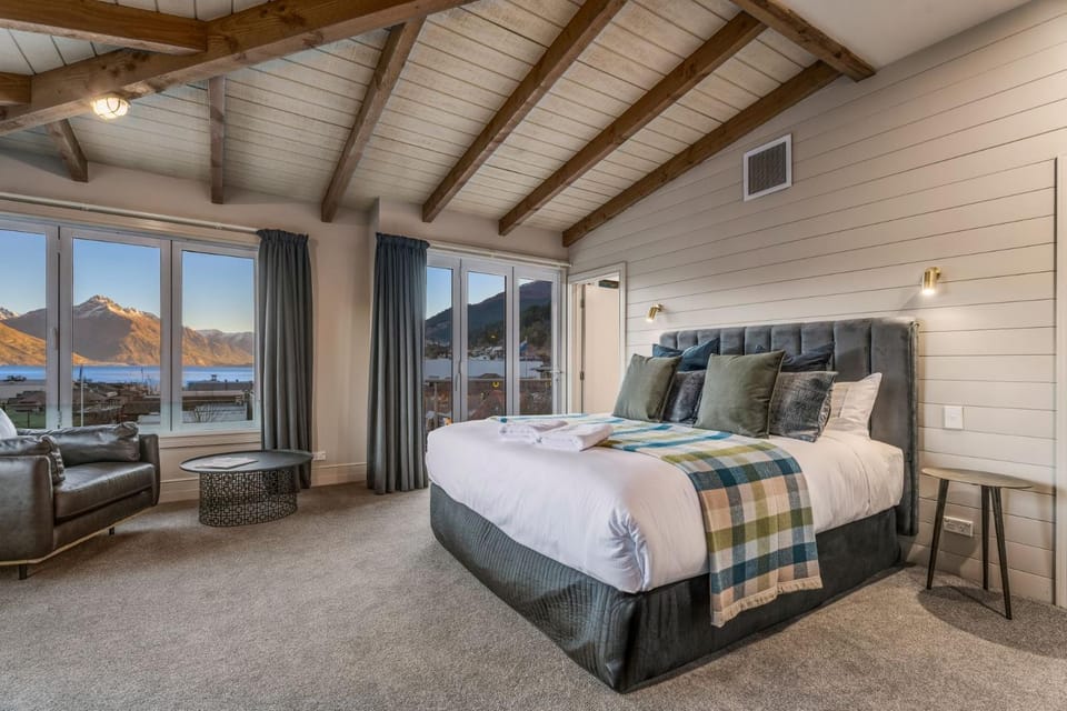 Bed, Natural landscape, Seating area, Bedroom, Lake view, Mountain view, towels