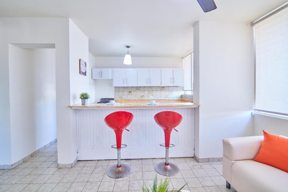 Restaurant/places to eat, Communal lounge/ TV room, Seating area, Dining area, kitchen