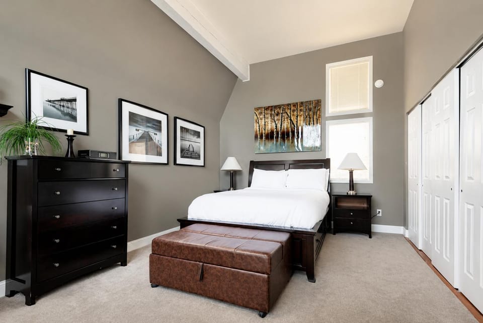 Bed, Photo of the whole room, Bedroom