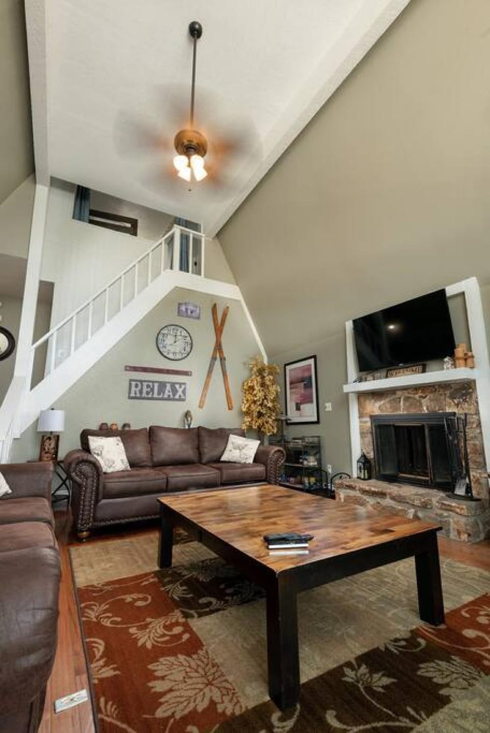 TV and multimedia, Living room, fireplace
