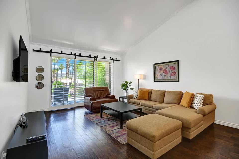 VS910 - Desert Chic - Alice Lodging House in Palm Desert