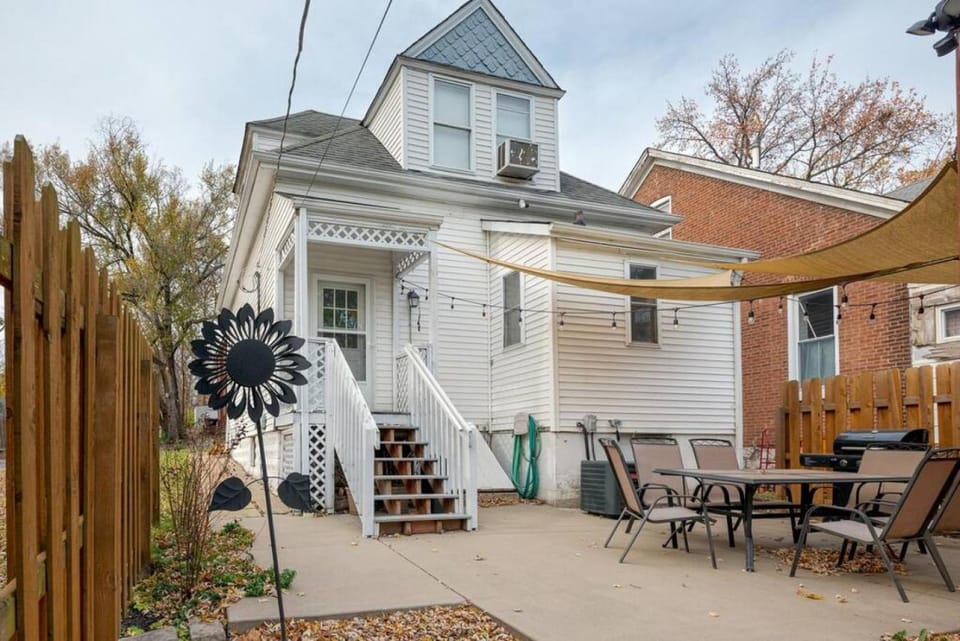 Historic 2 bedroom house St Charles House in Saint Charles