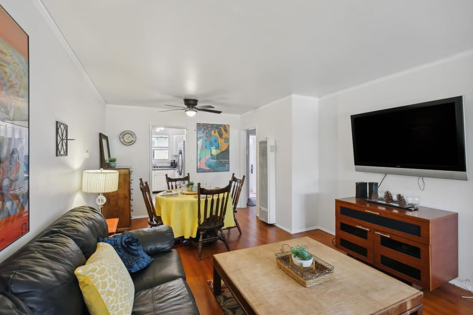 Walk to Retro Row Long Beach Condo Apartment in Long Beach