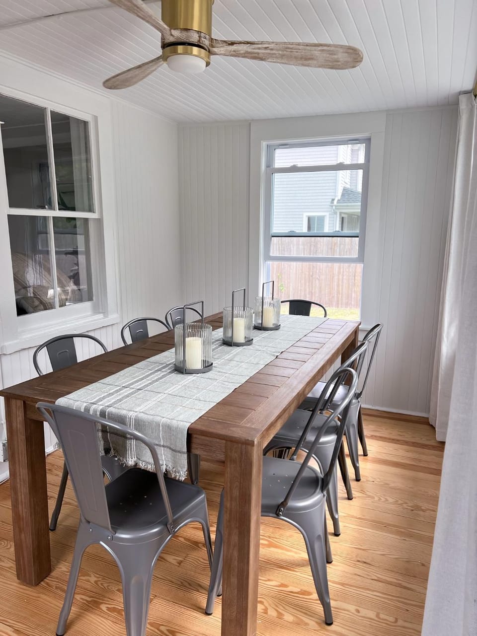 Seating area, Dining area, fireplace