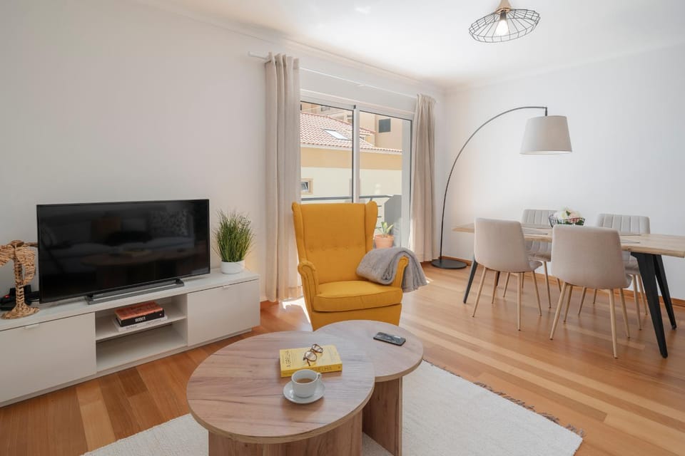 Communal lounge/ TV room, Seating area, Dining area