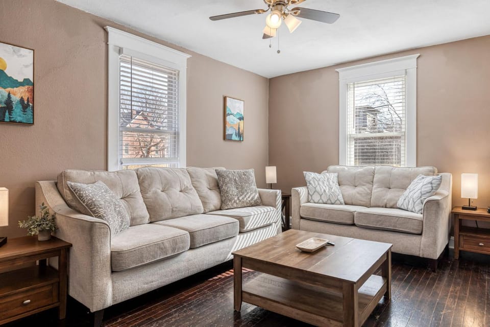 Living room, Photo of the whole room, Seating area