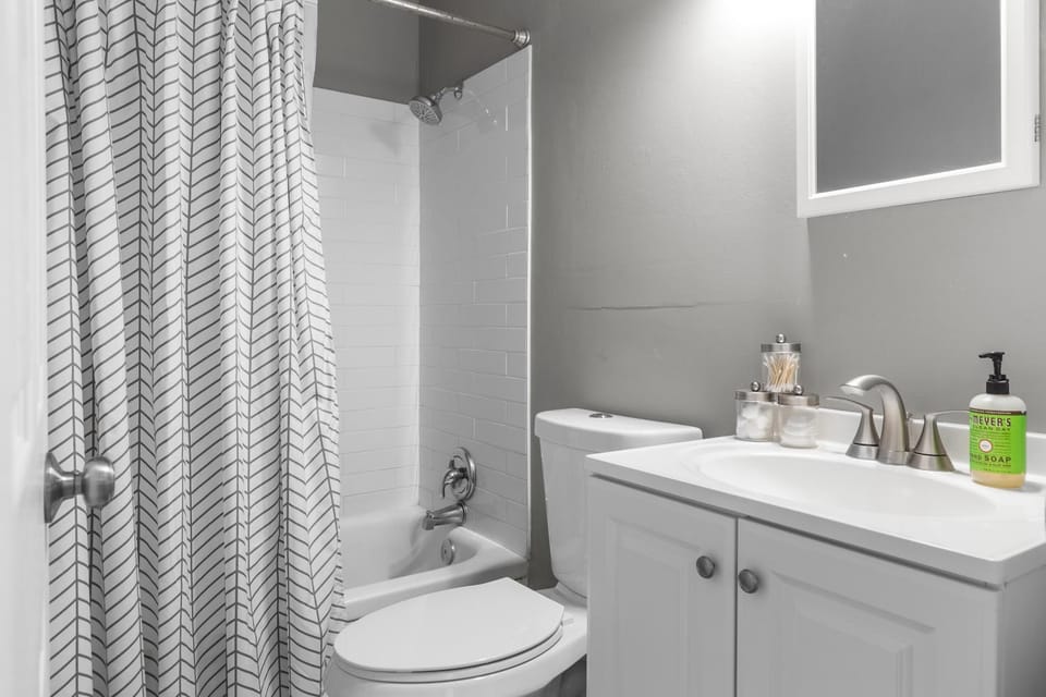 Shower, Toilet, Day, Bathroom, Photo of the whole room
