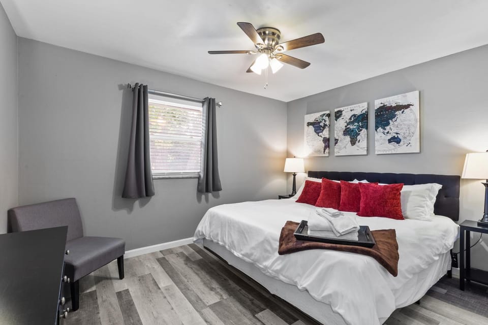 Bed, Day, Photo of the whole room, Bedroom