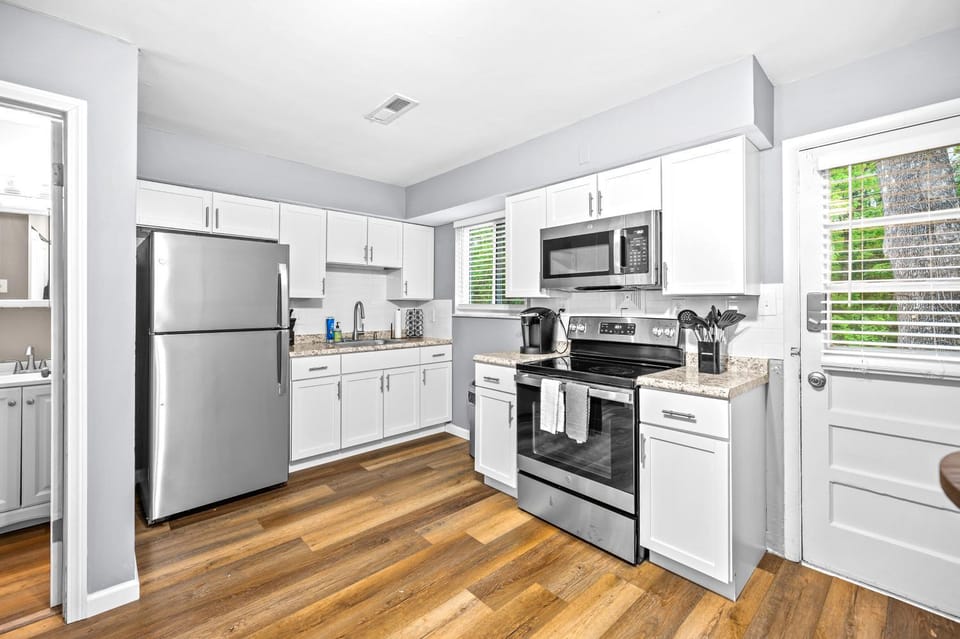 Saint Charles 2 Bedroom Townhome Retreat Apartment in Saint Charles