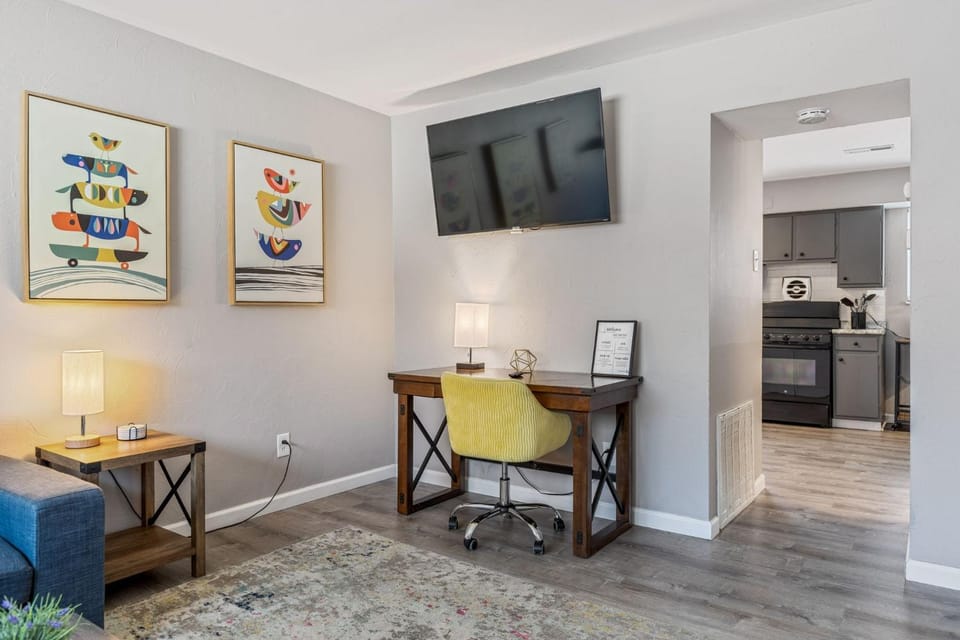 TV and multimedia, Living room, Photo of the whole room, Business facilities