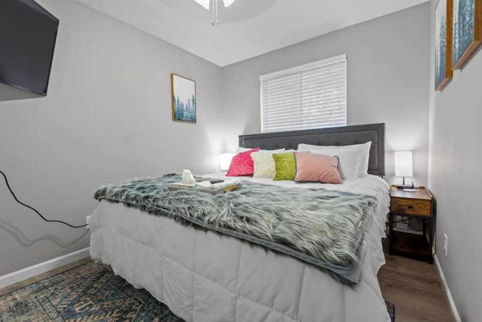 2 Bed Townhome Saint Charles Apartment in Saint Charles