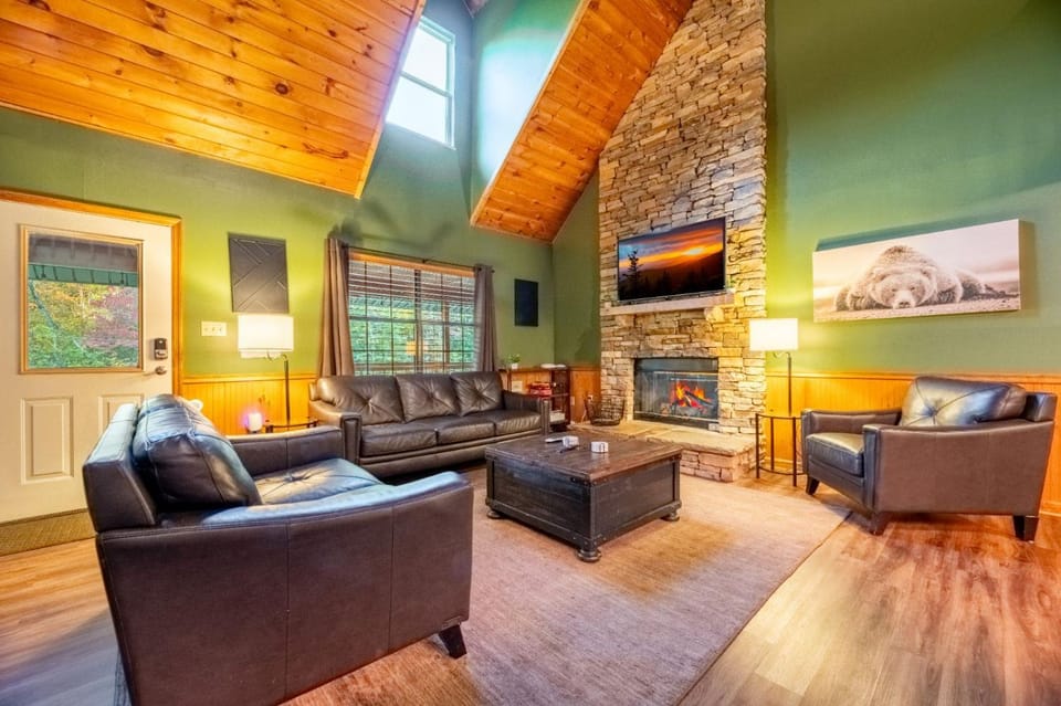 Hidden Hollow Lodge House in Sevierville