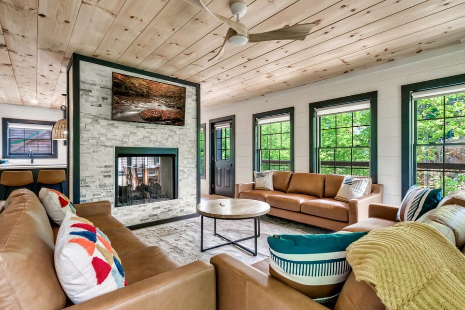 Whispering Pines - Indoor Pool, Hot Tub, Fire Pit House in Sevierville