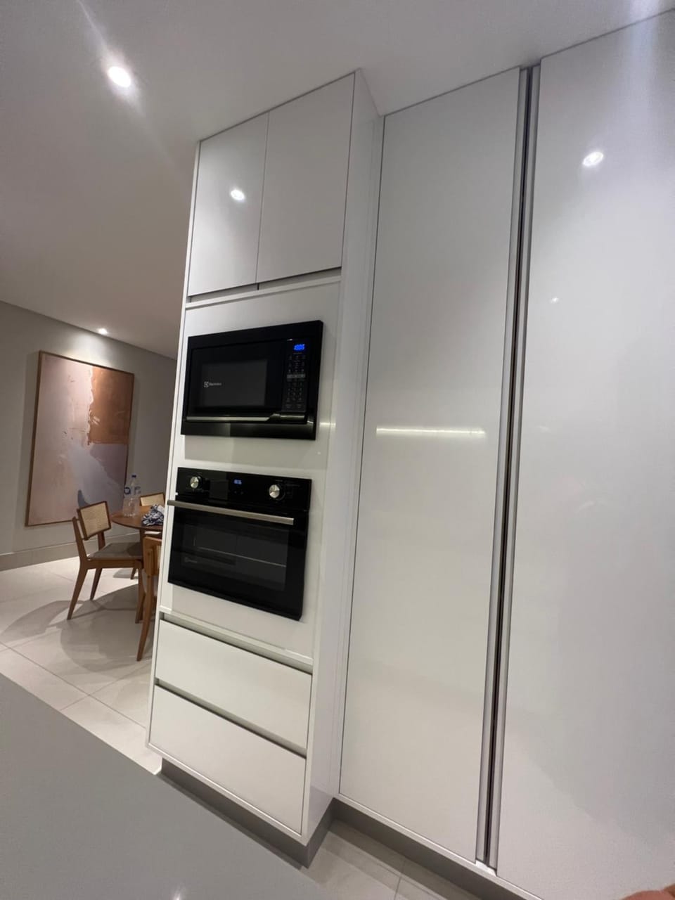 Kitchen or kitchenette, minibar