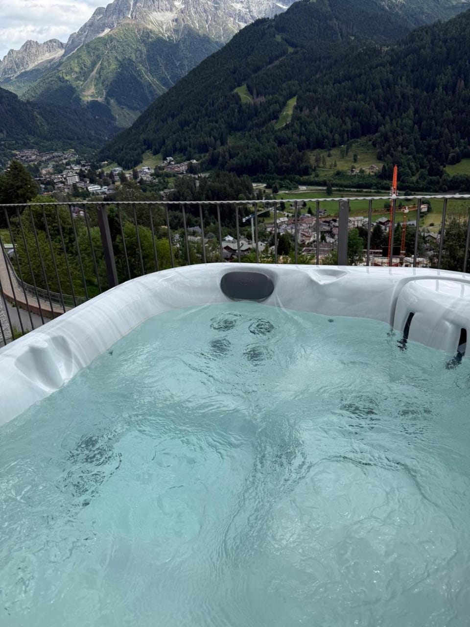 Natural landscape, Hot Tub, Mountain view, Pool view
