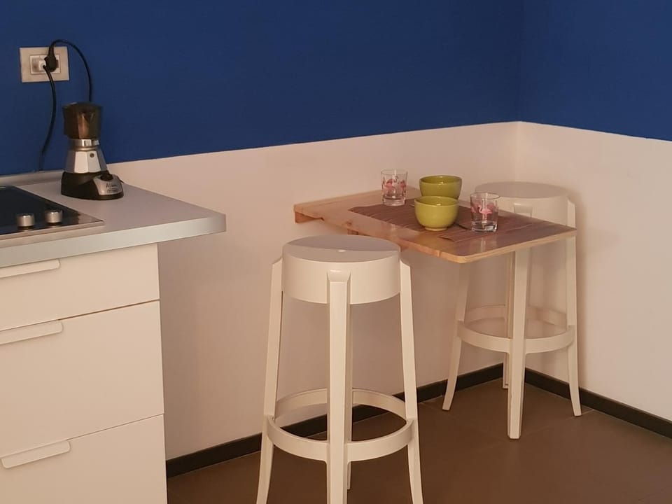 Coffee/tea facilities, Lounge or bar, Food and drinks, Communal kitchen