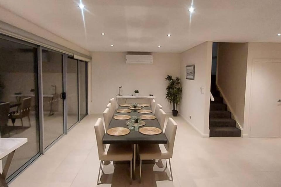 Large Home @Kingston Foreshore House in Canberra