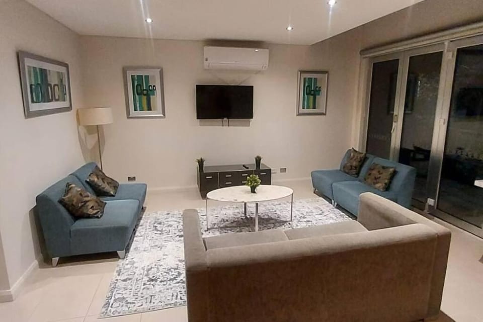 Large Home @Kingston Foreshore House in Canberra