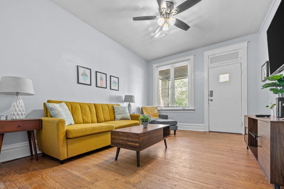 TV and multimedia, Living room, Photo of the whole room, Seating area