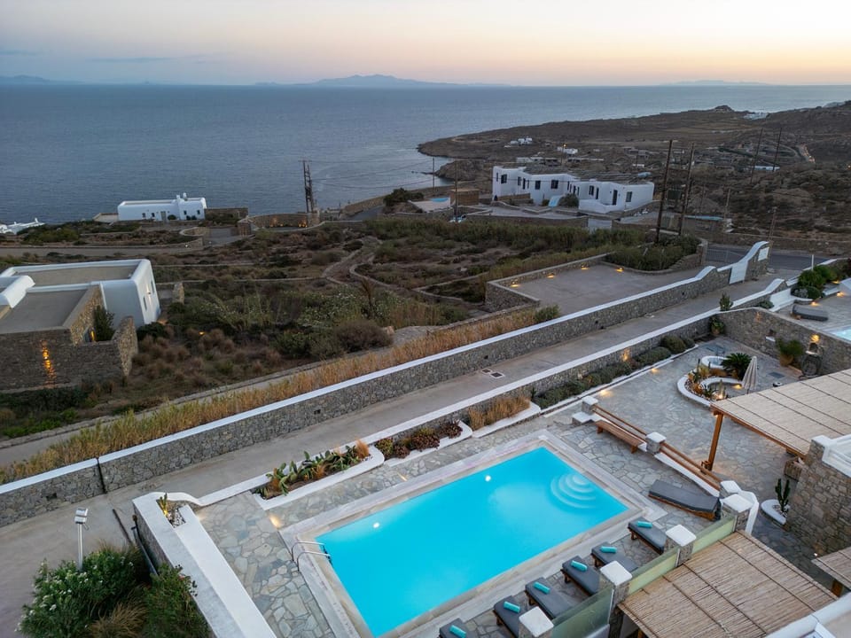 Mando Pool Villas w Sea Views - Five Bedrooms Villa in Mykonos, Mikonos 846 00, Greece