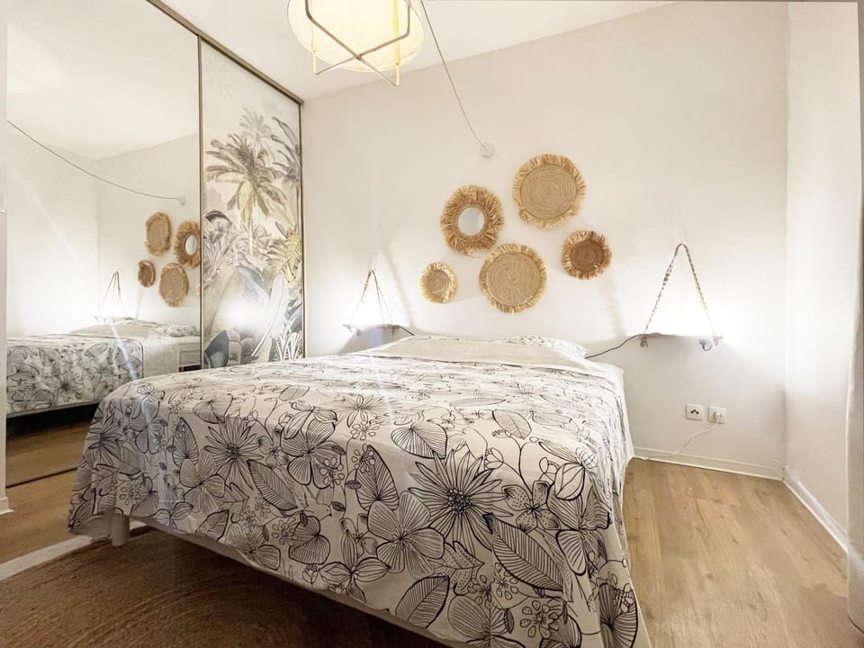 Bed, Photo of the whole room, Bedroom