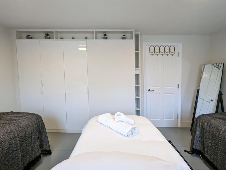 Charming 3BR in Trendy Tottenham Neighborhood Apartment in London