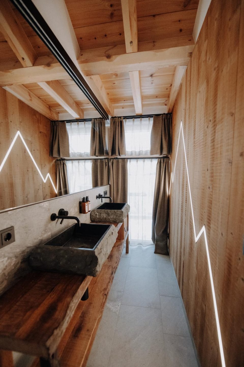Bathroom, Photo of the whole room