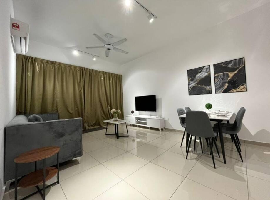 The Warm-Cozy House Near Jonker-Heritage(2-6pax) Apartment in Malacca