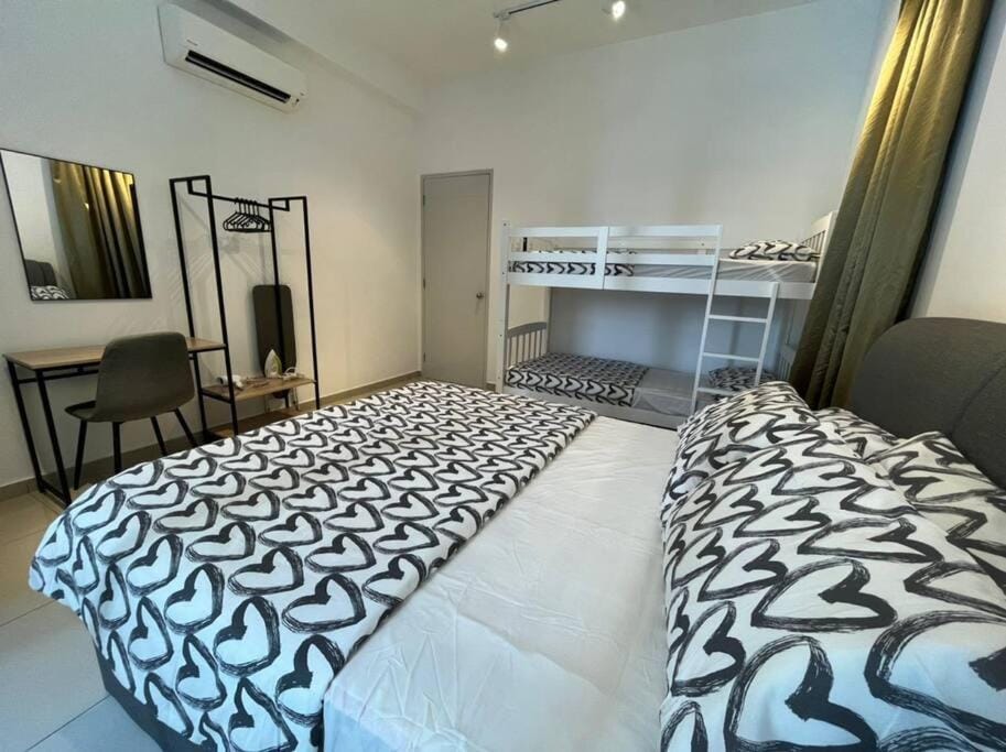 The Warm-Cozy House Near Jonker-Heritage(2-6pax) Apartment in Malacca
