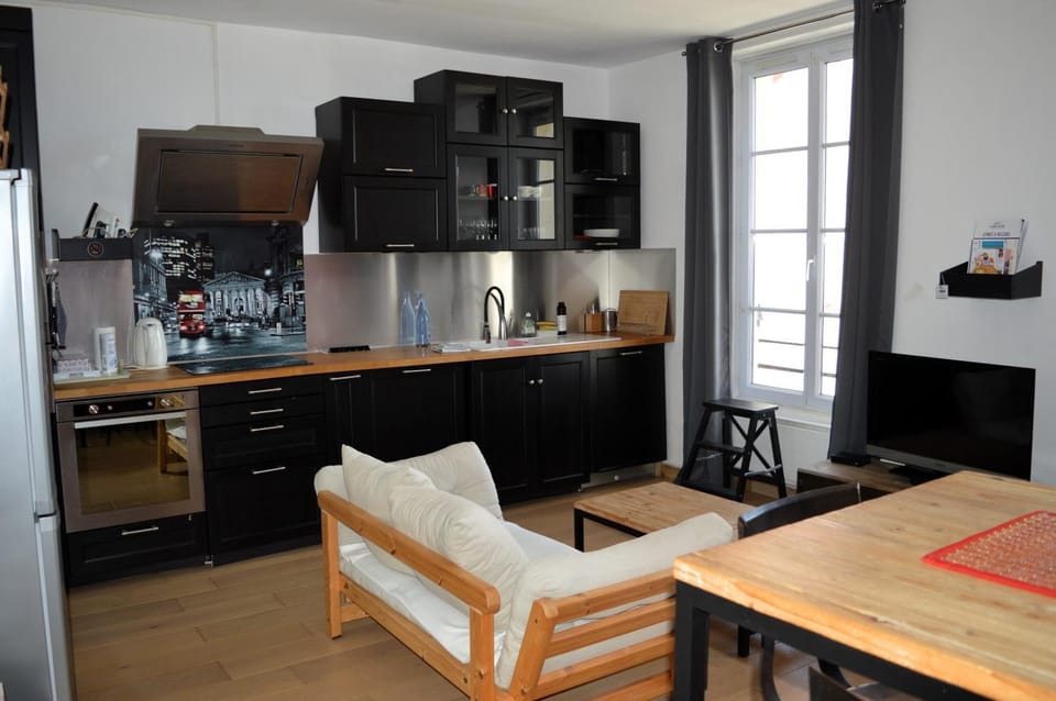 Kitchen or kitchenette, Living room