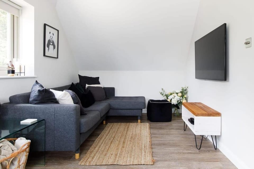Stylish Self-Contained Countryside Accommodation House in Chichester District
