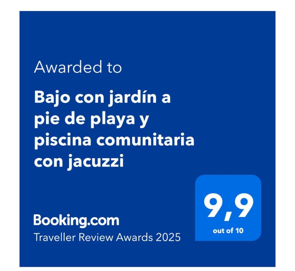 Bajo con jardín a pie de playa y piscina comunitaria con jacuzzi Apartment in Andalusia