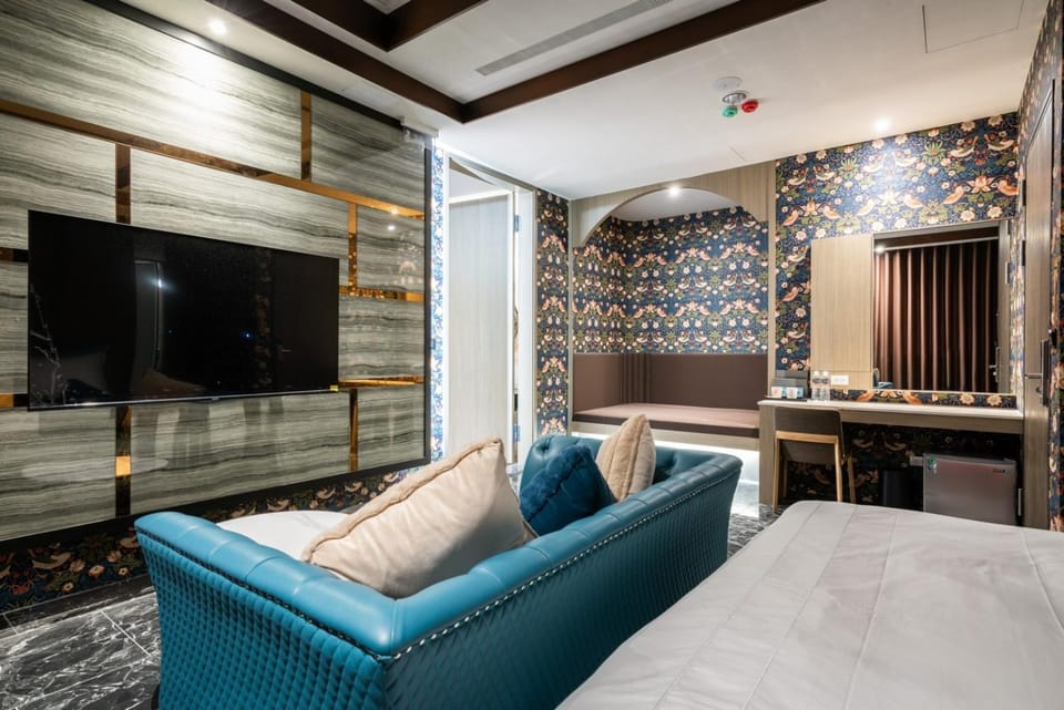 Communal lounge/ TV room, Living room, Photo of the whole room, Seating area