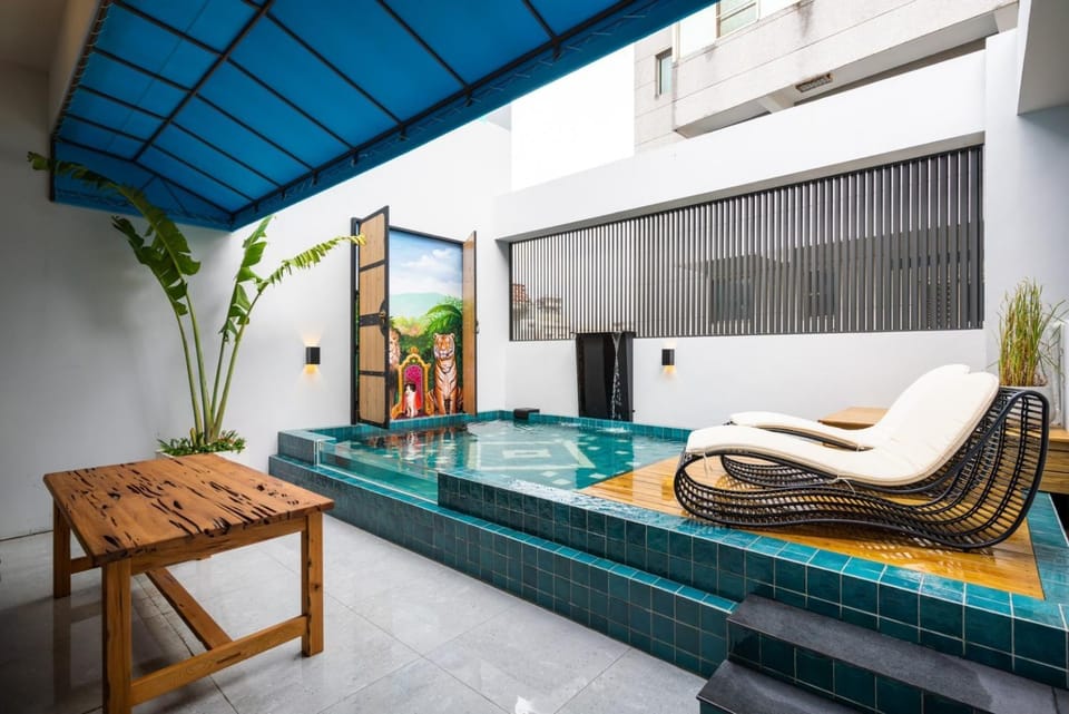 Patio, Pool view, Swimming pool, sunbed