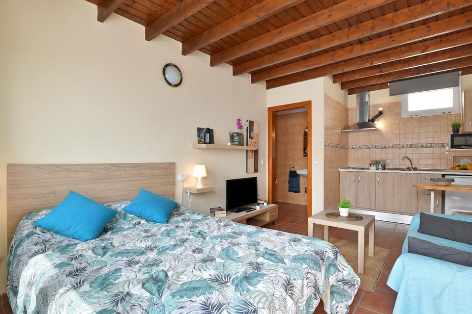Property building, Living room, Bedroom