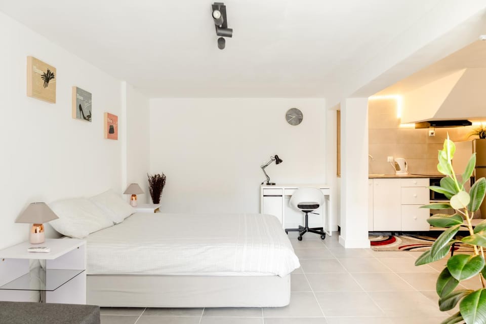 Bed, Photo of the whole room